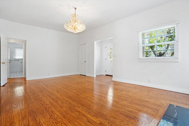 Foto del edificio - 2126 Kerwood Ave