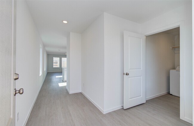 Building Photo - 9011 Cape Birdland Dr