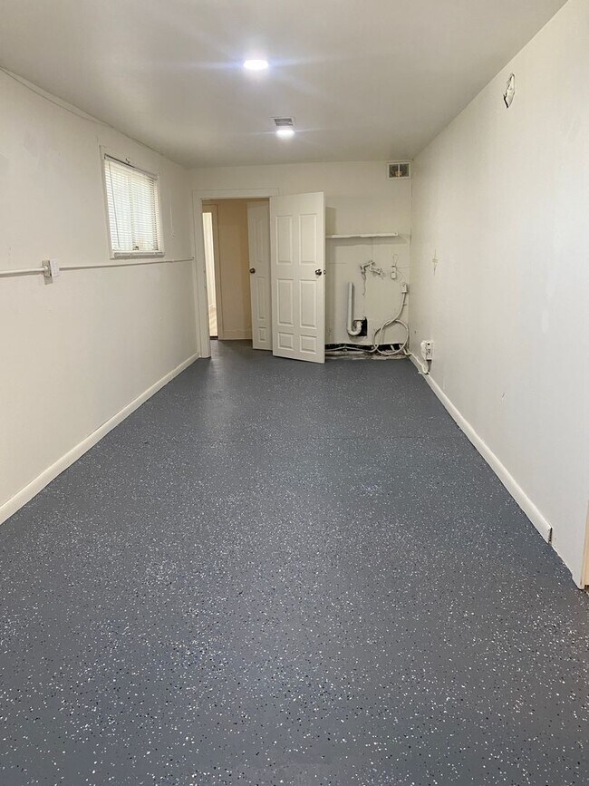 Building Photo - House with Private Studio