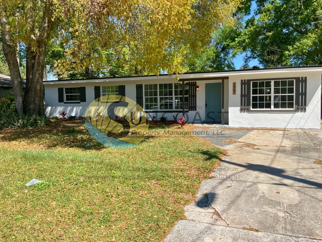 Primary Photo - beautifully Upgraded 4 bedroom 2.5 Bathroo...