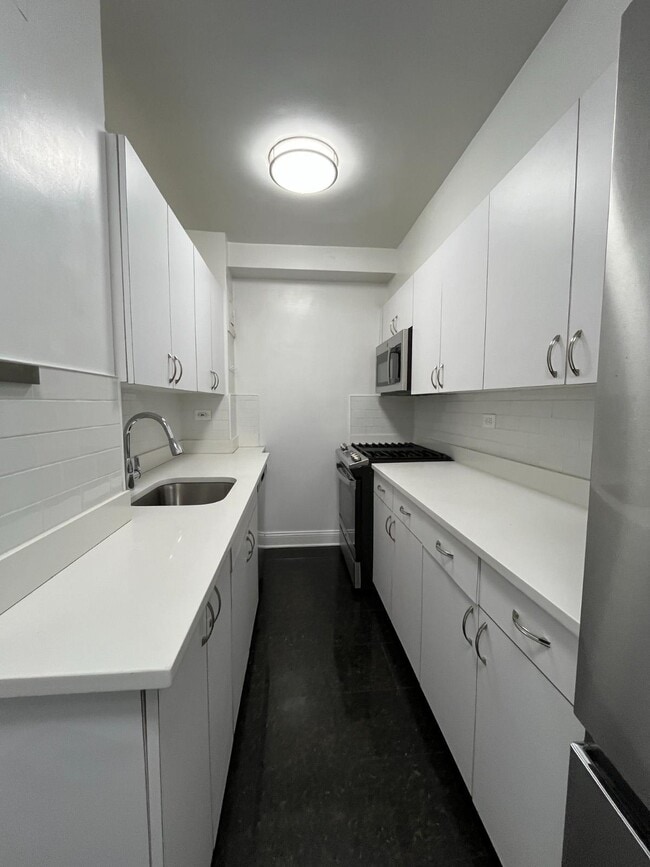 Building Photo - 157 E 57th St