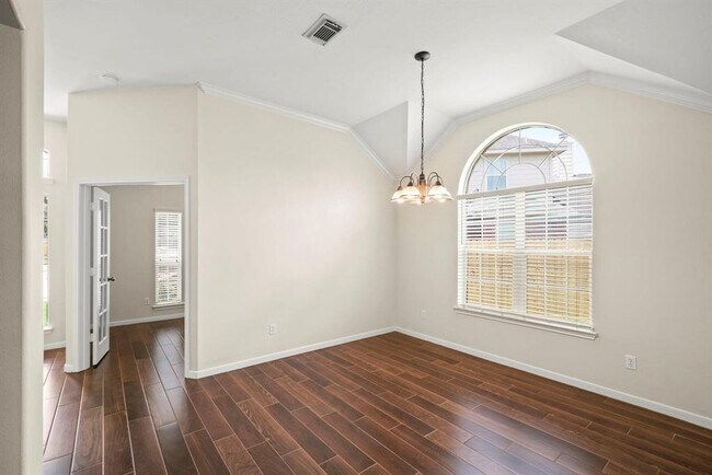 Foto del edificio - 2203 Falcon Knoll Ln