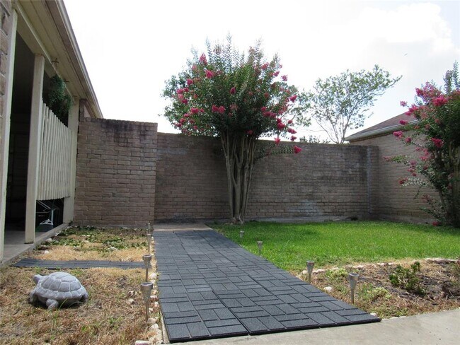 Foto del edificio - 3926 Summit Valley Dr