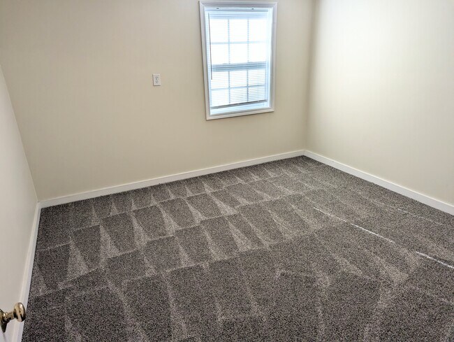Building Photo - 1211 Spring Dr