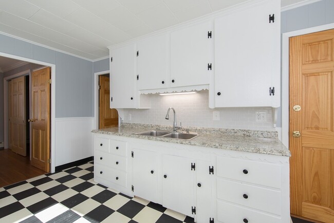 Building Photo - 271 N Washington St