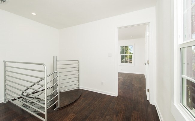 Interior Photo - 850 N La Jolla Ave