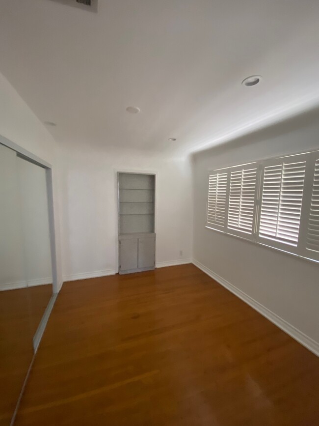 2nd Bedroom W/Mirror Closet sliding door - 600 N Plymouth Blvd