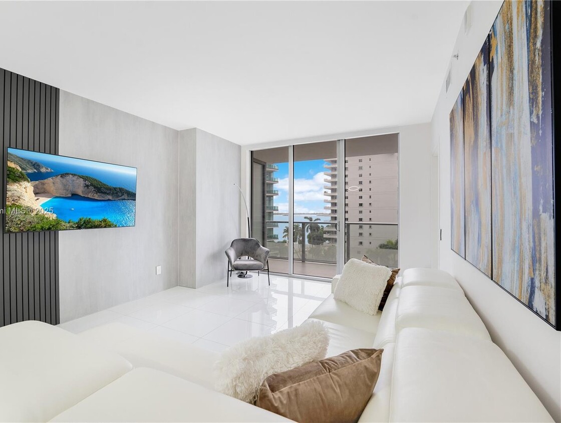 Primary Photo - 1300 Brickell Bay Dr