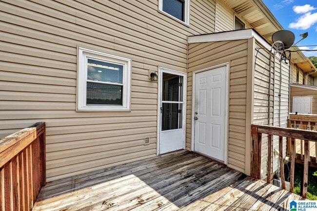 Building Photo - 2555 Hampstead Dr