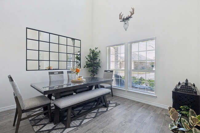 Building Photo - 11112 Canyon Oak St