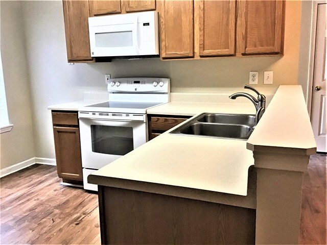 Foto del edificio - 411 Revis Creek Ct