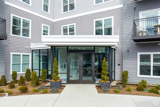 Building Photo - 850 Falmouth Rd