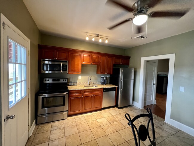 Building Photo - 1202 Vine St