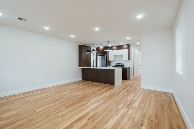 Foto del edificio - 90 Hollywood Ave