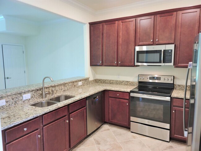 Foto del edificio - Impressive Annual Unfurnished 3 Bedroom, 2...