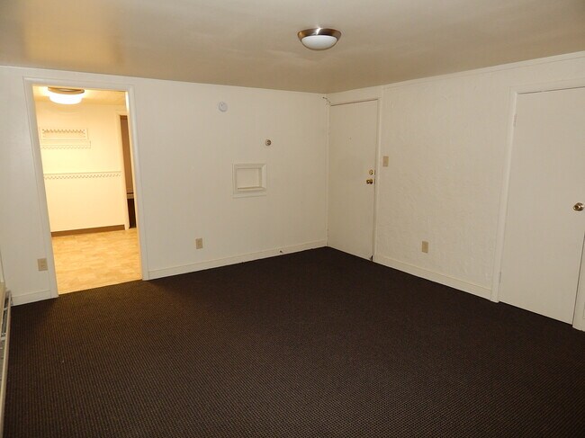 Building Photo - 701 Brewer Plz