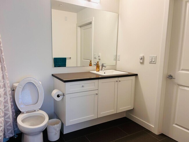 Photo du bâtiment - 15738-15785 85 Ave