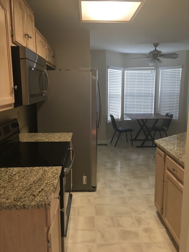 Building Photo - 3 bedroom, 2 bath home in Falcon Creek