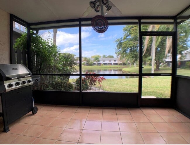Building Photo - 3453 Carambola Cir S