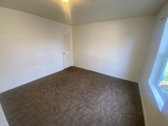 Foto del edificio - One Bedroom one Bath apartment available i...