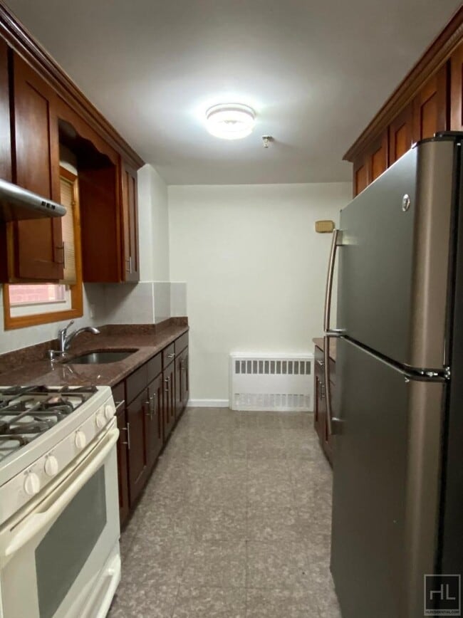 Building Photo - Spacious 3 bed 1 bath FLUSHING!!!