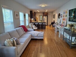 Building Photo - 49 Hersom St