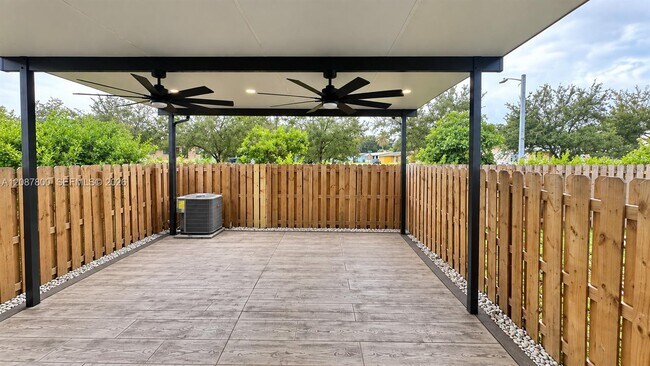 Foto del edificio - 12086 NW 24th Pl