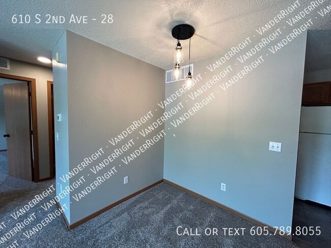 Building Photo - 610 S 2nd Ave
