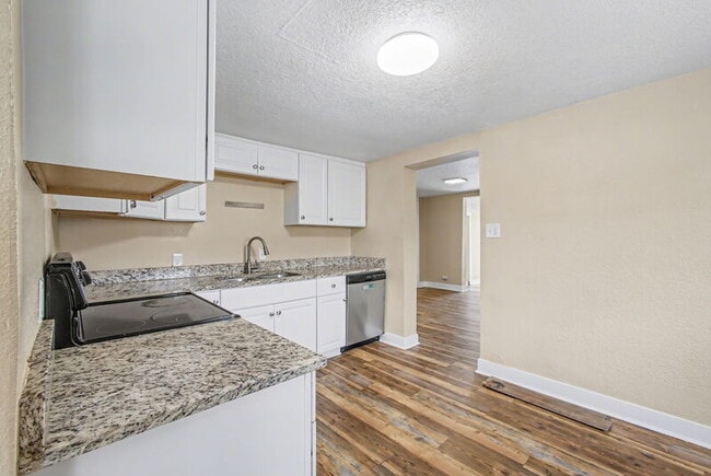 Building Photo - 3130 W Longfellow Pl