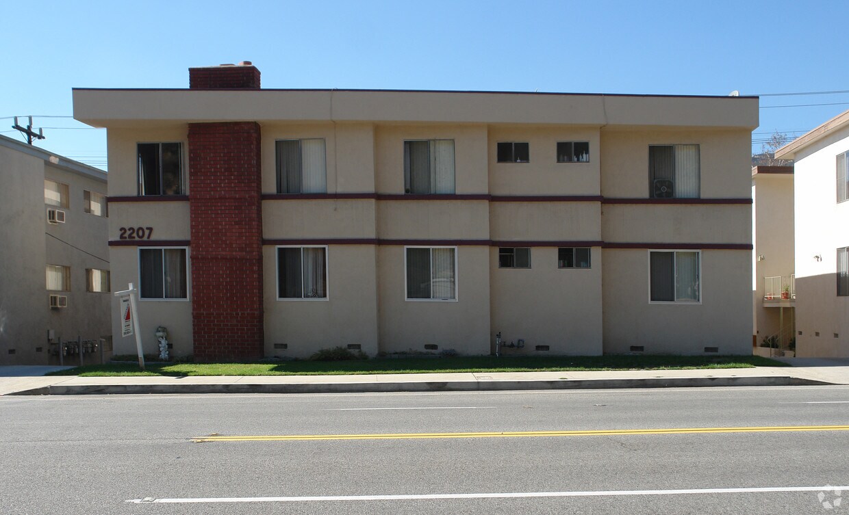 Building Photo - 2207 Verdugo Rd
