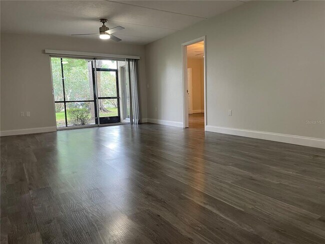 Building Photo - 211 Pine Ct
