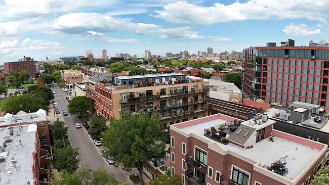Foto del edificio - 2501 N Sheffield Ave