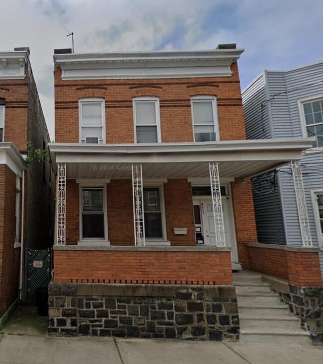 Building Photo - 433 67th St
