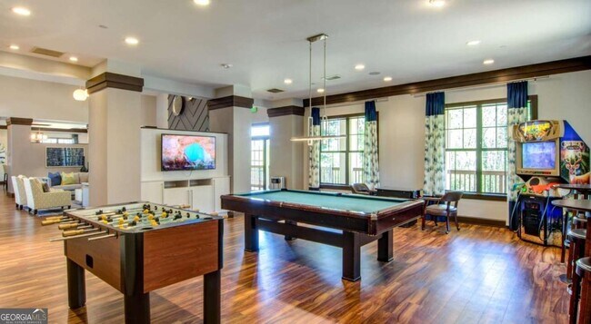 Foto del edificio - 100 Pinhurst Dr