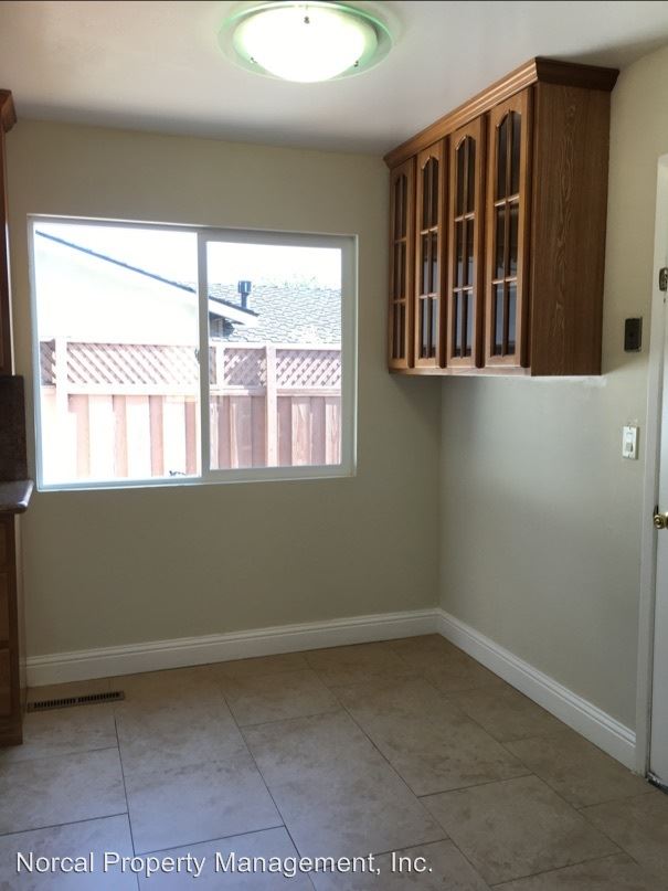 Building Photo - 1485 Prince Edward Way