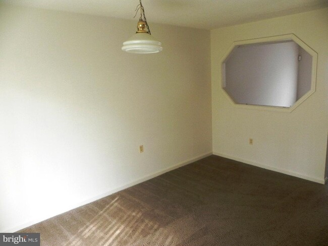 Building Photo - 360 Tumbleweed Pl