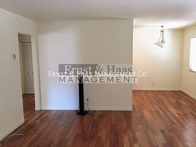 Foto del edificio - 3665 E 1st St