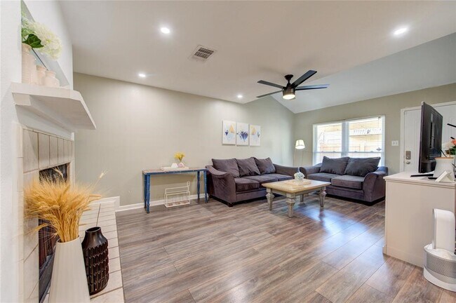 Foto del edificio - 2379 Briarwest Blvd