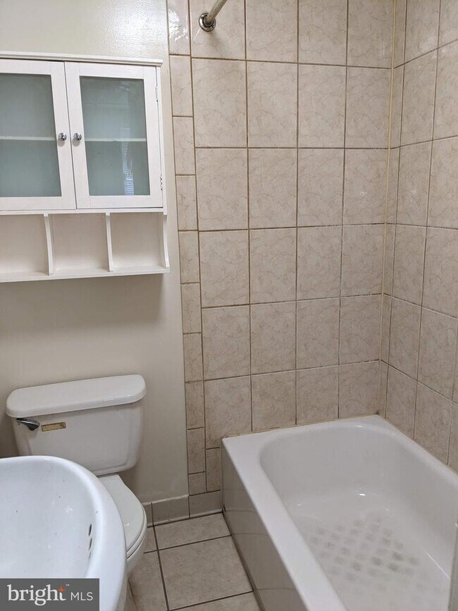 Building Photo - 817 Wharton St