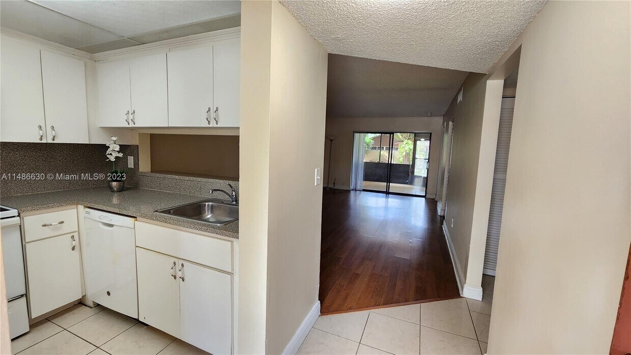Foto principal - 3410 Foxcroft Rd