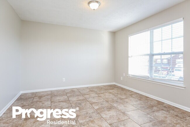 Building Photo - 172 Lyndhurst Dr