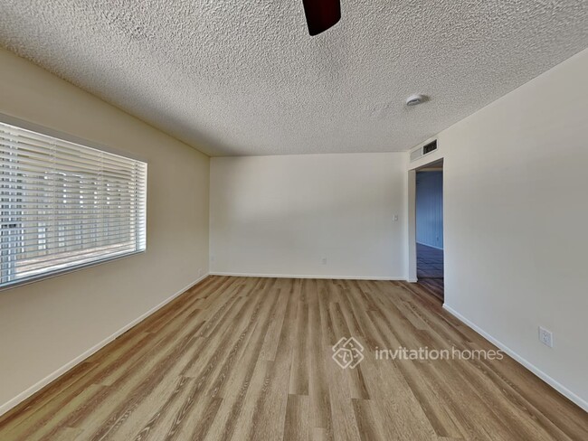 Foto del edificio - 3240 W Cholla St