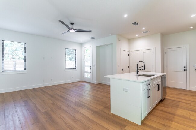 Foto del edificio - 65 W Harding St