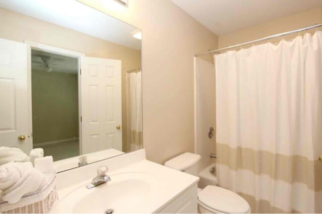 Building Photo - 4310 Canterbury Walk Dr