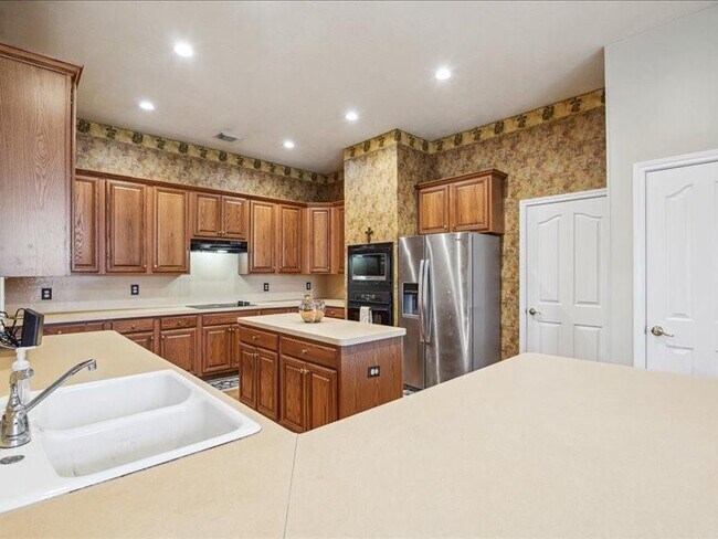 Foto del edificio - 3501 Carson Ct
