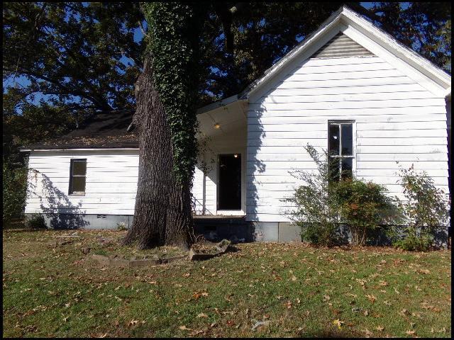 Building Photo - 1800 W Short 17th St