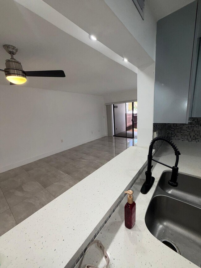 Foto del edificio - 9405 Fontainebleau Blvd