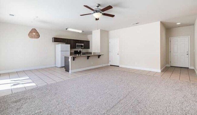Foto del edificio - Four bedroom/2-bath home with 2-car garage