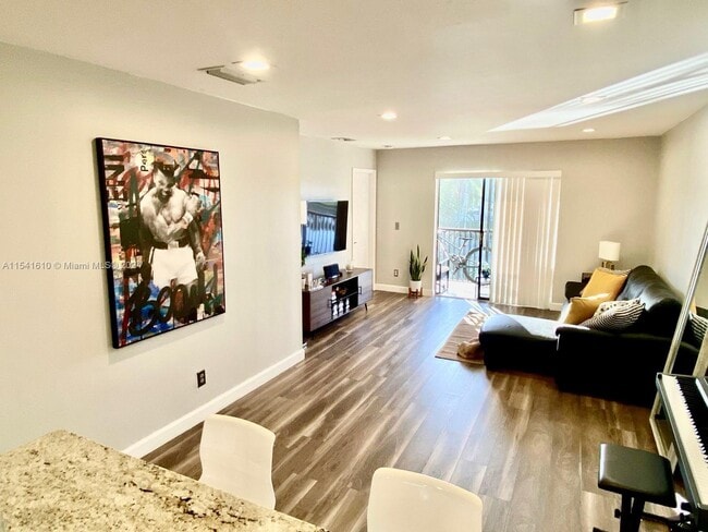 Building Photo - 15706 E Waterside Cir