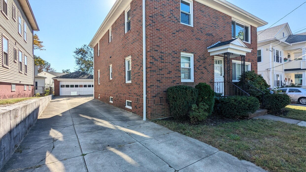 Primary Photo - 852 Smith St